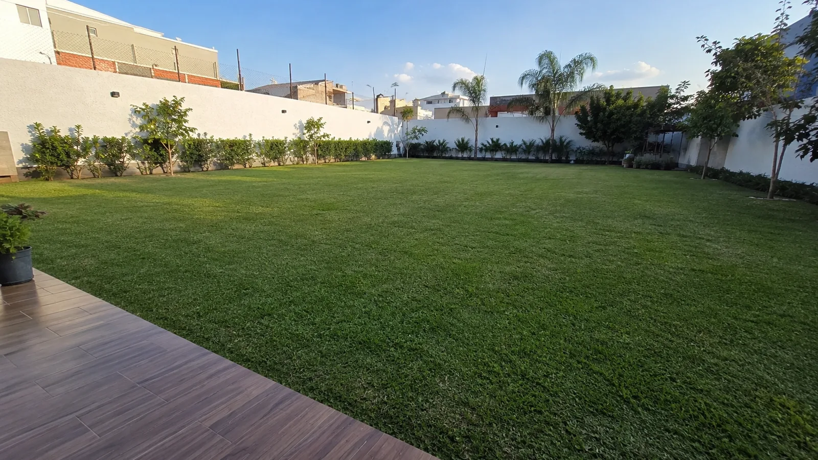 El patio vacío antes del montaje